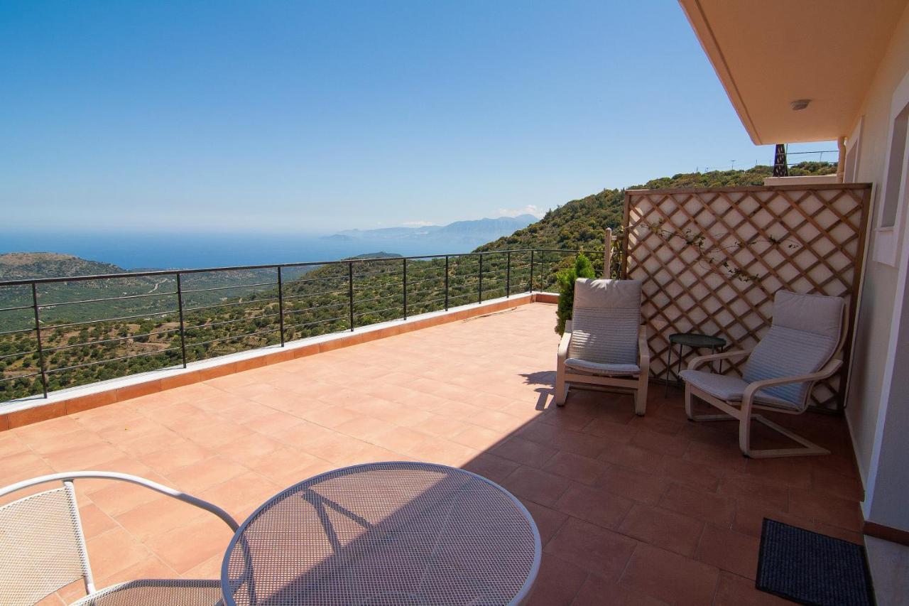Villa Dio Petres Kroustas Екстер'єр фото