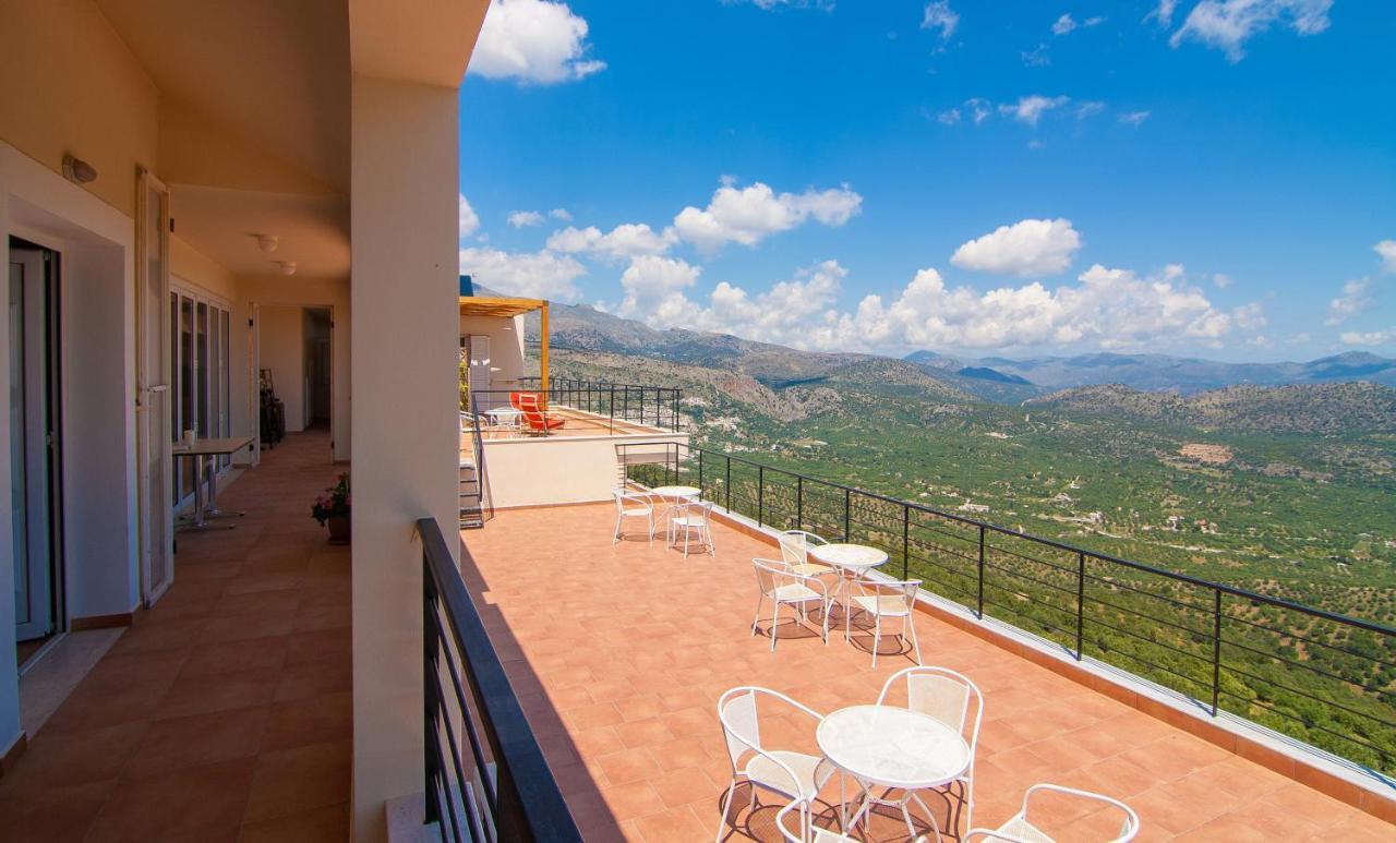 Villa Dio Petres Kroustas Екстер'єр фото