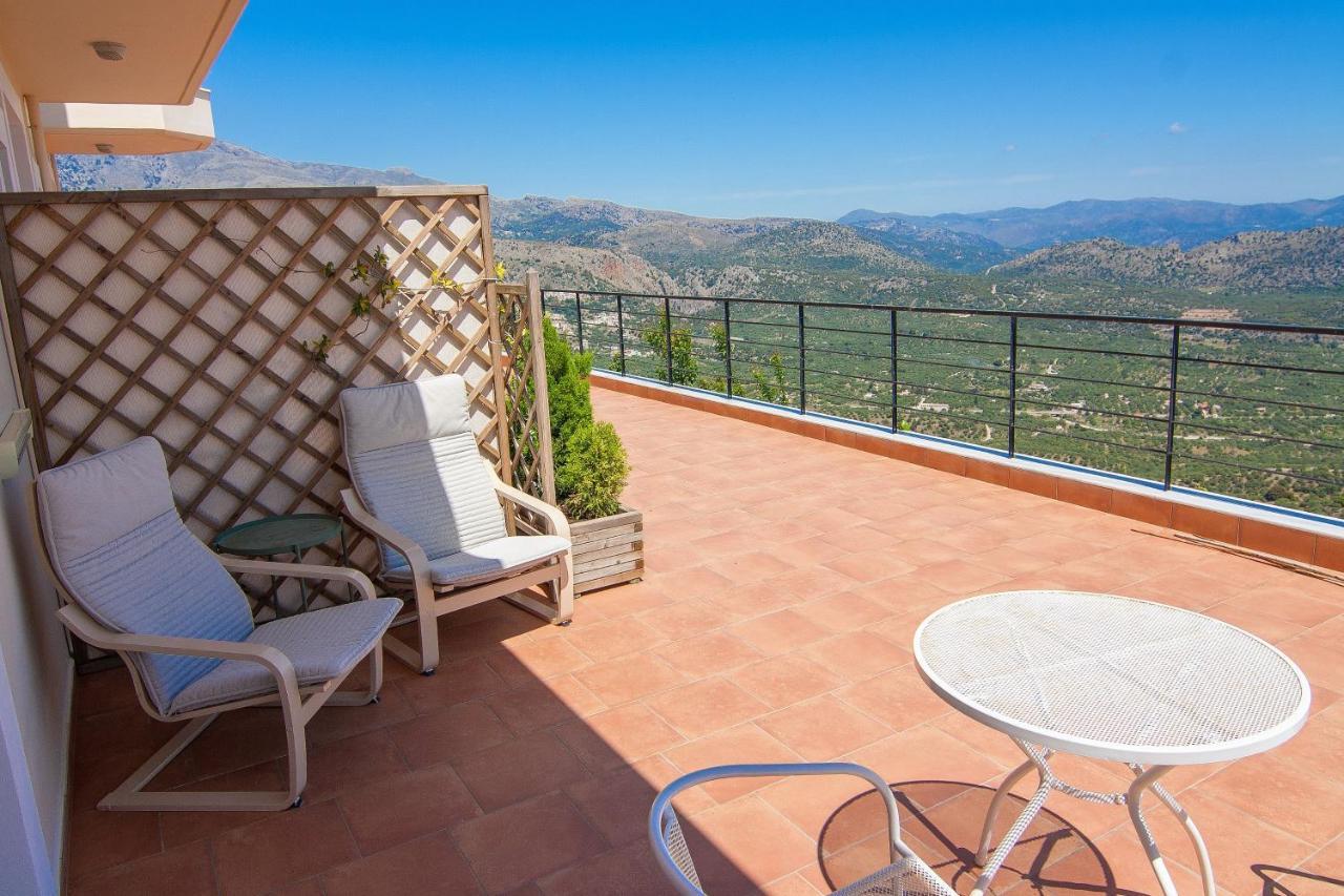 Villa Dio Petres Kroustas Екстер'єр фото